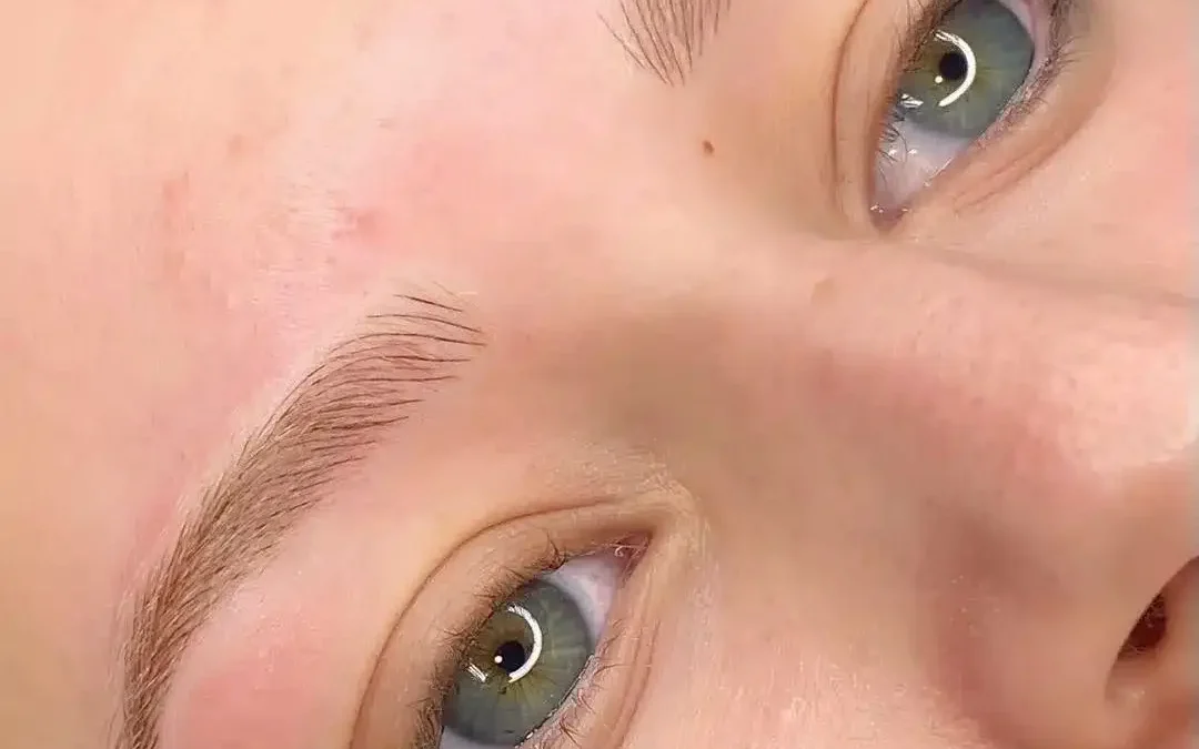 El Arte Oculto del Microblading: Perfección en Cada Trazado